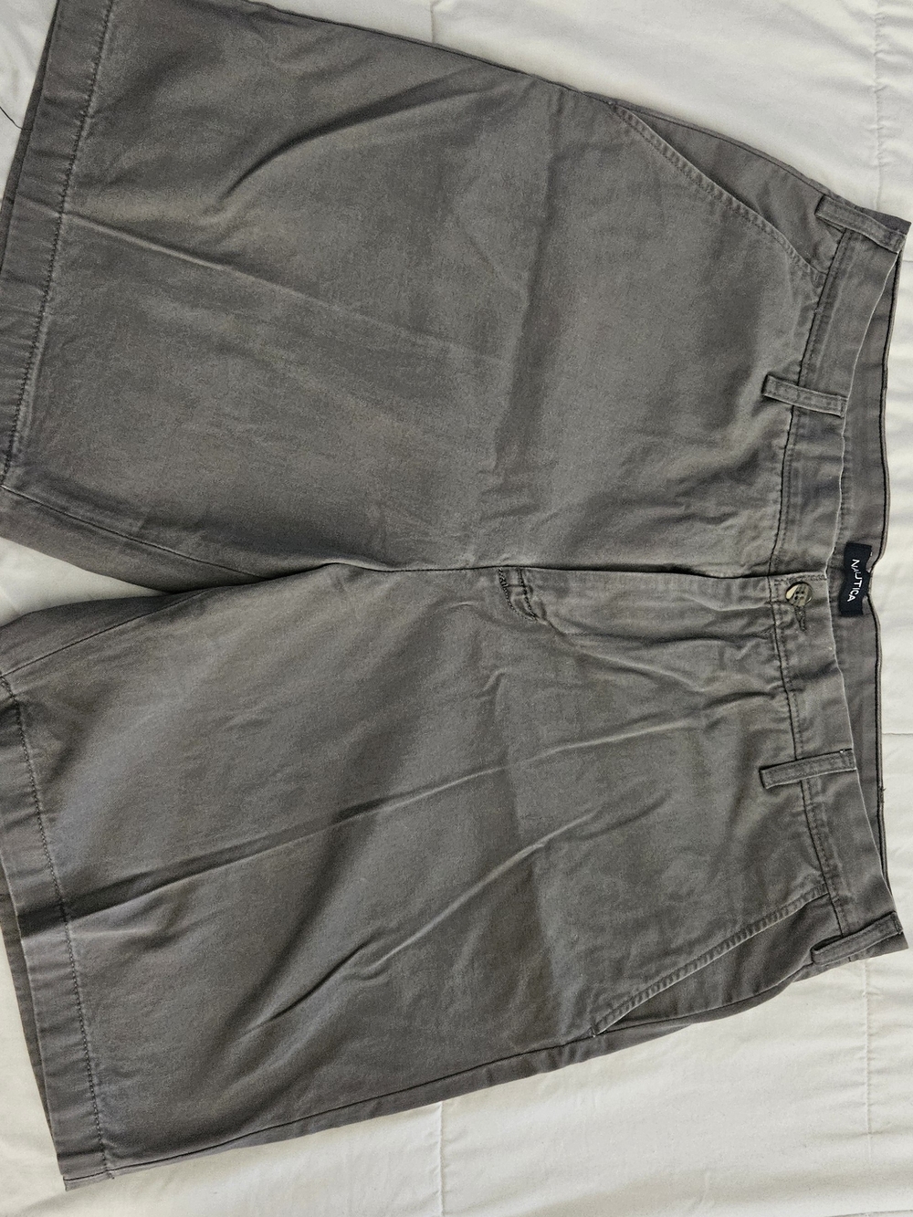 Nautica Men's Gray Flat-Front Chino Shorts. 38W